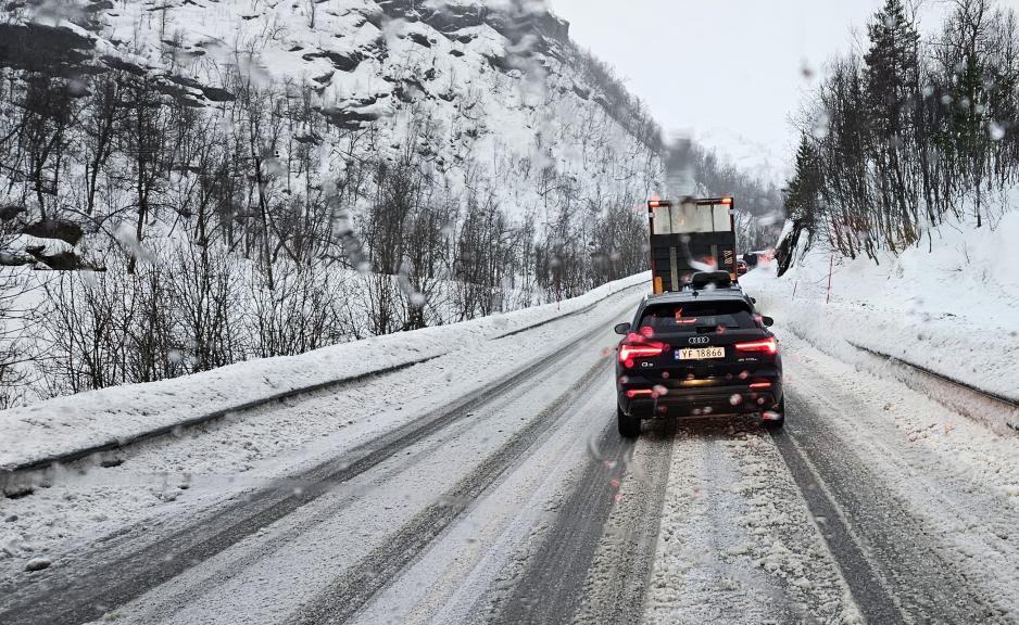 Bom stopp på hovedveien mellom nord og sør i Norge. (Foto: Arne O. Holm). Bom stopp på hovedveien mellom nord og sør i Norge. (Foto: Arne O. Holm).