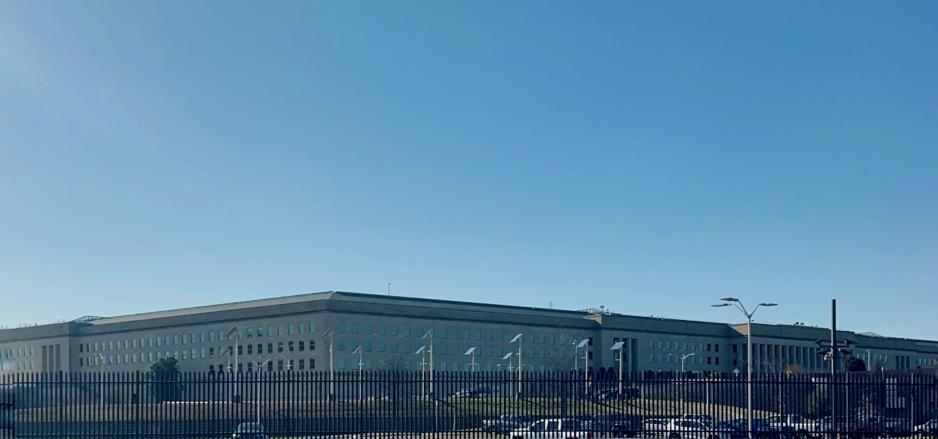 For tida legges siste hånd på arktisk strategiarbeid i Pentagon, bygningen som huser USAs forsvarsdepartement. Denne ligger i Arlington, Virginia, like ved hovedstaden Washington D.C. (Foto: Marie Staberg)