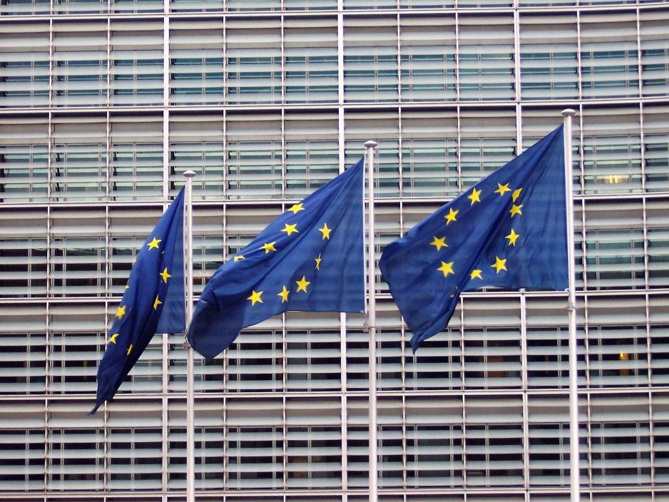 Flags in front of the European Commission building in Brussels. (Source: TeaMeister under CC BY-NC 2.0 DEED) EU flag