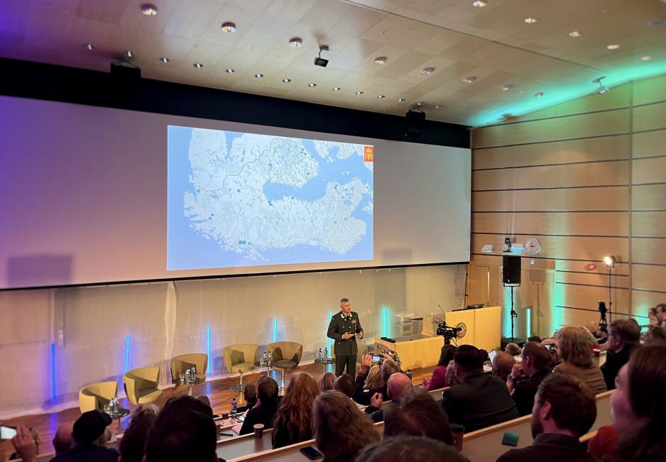 Det nye forsvarsbildet og samarbeid i Norden var tema for hærsjef Lars Lervik sitt innlegg på Responskonferansen i Tromsø. Denne foregikk i regi av Utenriksdepartementet og UiT Norges arktiske universitet – og inviterte til nytenkning omkring norsk utenriks- og sikkerhetspolitikk i nordområdene og Arktis. (Foto: Astri Edvardsen) Det nye forsvarsbildet og samarbeid i Norden var tema for hærsjef Lars Lervik sitt innlegg på Responskonferansen i Tromsø. Denne foregikk i regi av Utenriksdepartementet og UiT Norges arktiske universitet – og inviterte til nytenkning omkring norsk utenriks- og sikkerhetspolitikk i nordområdene og Arktis. (Foto: Astri Edvardsen)