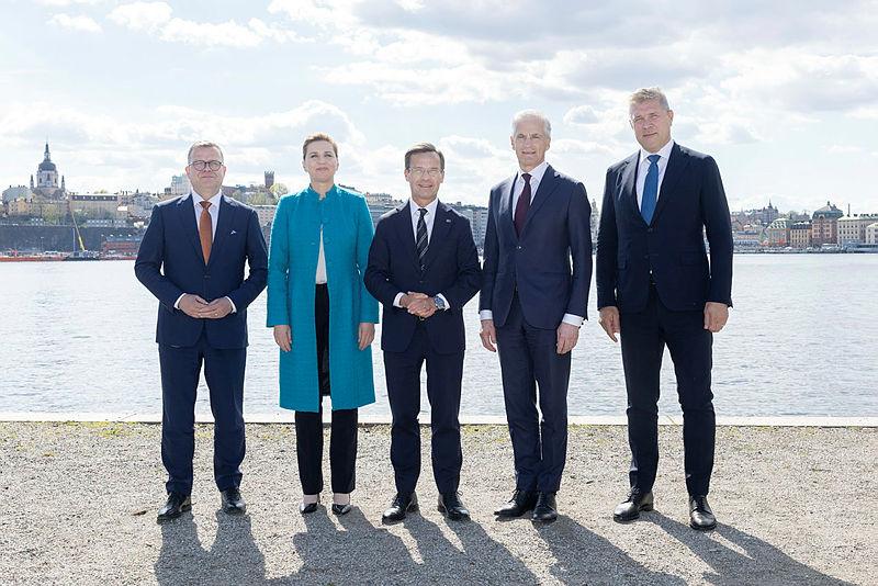 Fra det nordiske toppmøtet i Stockholm, 13. mai. Statsministrene Ulf Kristersson fra Sverige, Mette Frederiksen fra Danmark, Jonas Gahr Støre fra Norge, Petteri Orpo fra Finland og Bjarni Benediktsson, Island. (Foto: Ninni Andersson/Regjeringskansliet) Statsministre