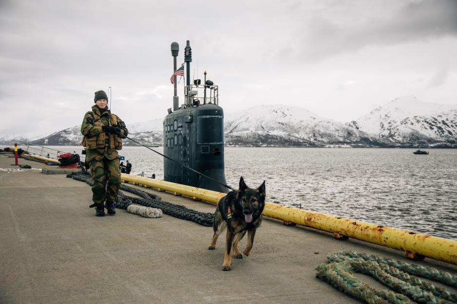 Innsatsstyrken Claymore i Nord-Hålogaland heimevernsdistrikt 16 står for styrkebeskyttelse ved ubåtanløp ved Grøtsund havn like utenfor Tromsø, som her ved besøket fra den amerikanske ubåten USS New Mexico. (Foto: Helene Sofie Thorkildsen/Forsvaret) Innsatsstyrken Claymore i Nord-Hålogaland heimevernsdistrikt 16 står for styrkebeskyttelse ved ubåtanløp ved Grøtsund havn like utenfor Tromsø, som her ved besøket fra den amerikanske ubåten USS New Mexico. Nå er en egen innsatsstyrke for Tromsø under utvikling. (Foto: Helene Sofie Thorkildsen/Forsvaret)