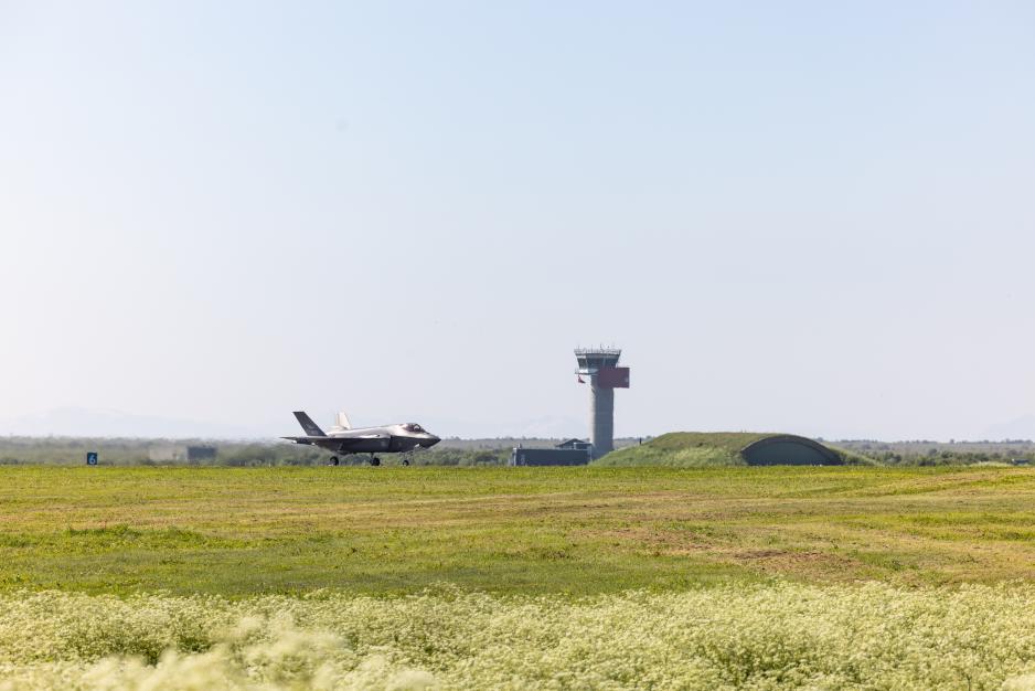 Bevaring av Andøya flystasjon er omsider formelt vedtatt av Stortinget. Her er et norsk F-35 jagerfly på denne flystasjonen sist sommer. I vinter ble stasjonen brukt av luftstyrker fra USA, Finland og Frankrike under øvelsen Nordic Response. (Foto: Onar Digernes Aase/Forsvaret) Bevaring av Andøya flystasjon er omsider formelt vedtatt av Stortinget. Her er et norsk F-35 jagerfly på denne flystasjonen sist sommer. I vinter ble stasjonen brukt av luftstyrker fra USA, Finland og Frankrike under øvelsen Nordic Response. (Foto: Onar Digernes Aase/Forsvaret)