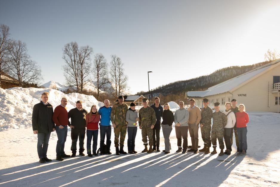 Utenriks- og forsvarskomiteen på besøk hos Brigade Nord i indre Troms under vinterens storskala militærøvelse Nordic Response, som foregikk på tvers av nordlige deler av Norge, Sverige og Finland. (Foto: Sander Riis Eilertsen/Stortinget) Utenriks- og forsvarskomiteen på besøk hos Brigade Nord i indre Troms under vinterens storskala militærøvelse Nordic Response, som foregikk på tvers av nordlige deler av Norge, Sverige og Finland. Der fikk de blant annet innføring i øvelsen fra sjefen for Hæren, generalmajor Lars Lervik. (Foto: Sander Riis Eilertsen/Stortinget)