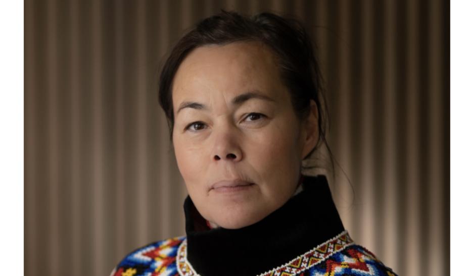 Kongeriket Danmark overtar formannskapet i Arktisk råd fra Norge våren 2025, og da med Grønland i spissen. – Grønland utgjør den arktiske delen av kongeriket, og det har vært utrolig viktig for Naalakkersuisut å sikre at de arktiske rollene blir ivaretatt av det grønlandske folk og av en person som lever i den arktiske virkeligheten, sier Vivian Motzfeldt, Naalakkersuisoq for selvstendighet og utenriksanliggender (Siumut). (Foto: Naalakkersuisut) Kongeriket Danmark overtar formannskapet i Arktisk råd fra Norge våren 2025, og da med Grønland i spissen. – Grønland utgjør den arktiske delen av kongeriket, og det har vært utrolig viktig for Naalakkersuisut å sikre at de arktiske rollene blir ivaretatt av det grønlandske folk og av en person som lever i den arktiske virkeligheten, sier Vivian Motzfeldt, Naalakkersuisoq for selvstendighet og utenriksanliggender (Siumut). (Foto: Naalakkersuisut)