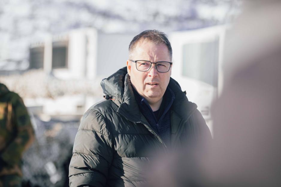 – Russlands angrepskrig mot Ukraina er og forblir Norges største sikkerhetspolitiske utfordring. Regjeringens svar på den alvorlige sikkerhetssituasjonen er en prioritering av sikkerhet, forsvar og beredskap, sier forsvarsminister Bjørn Arild Gram (Sp) i forbindelse med framleggelsen av forslaget til forsvarsbudsjett for 2025. (Foto: Synne Nilsson/Forsvaret) – Russlands angrepskrig mot Ukraina er og forblir Norges største sikkerhetspolitiske utfordring. Regjeringens svar på den alvorlige sikkerhetssituasjonen er en prioritering av sikkerhet, forsvar og beredskap, sier forsvarsminister Bjørn Arild Gram (Sp) i forbindelse med framleggelsen av forslaget til forsvarsbudsjett for 2025. (Foto: Synne Nilsson/Forsvaret)