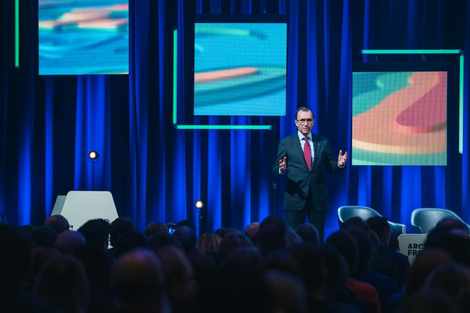 Utenriksminister Espen Barth Eide taler på Arctic Frontiers under en sesjon med tittelen ‘Tingenes tilstand i Arktis’. (Foto: David Jensen/Arctic Frontiers) Utenriksminister Espen Barth Eide taler på Arctic Frontiers under en sesjon med tittelen ‘Tingenes tilstand i Arktis’. (Foto: David Jensen/Arctic Frontiers)