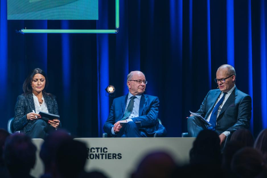 Bød på naboperspektiver i Tromsø: Dag Hartelius (t.v), statssekretær i Sveriges utenriksdepartement, og Pasi Rajala, statssekretær for Finlands utenriksminister og forsvarsminister. (Foto: Vegard Stien/RAW Studios) Bød på naboperspektiver i Tromsø: Dag Hartelius (t.v), statssekretær i Sveriges utenriksdepartement, og Pasi Rajala, statssekretær for Finlands utenriksminister og forsvarsminister. (Foto: Vegard Stien/RAW Studios)