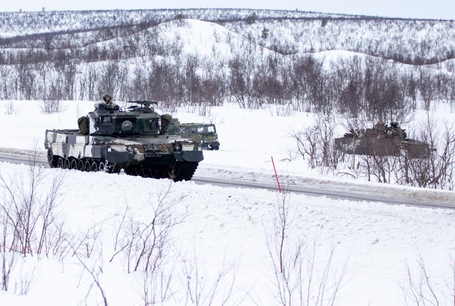 Under fjorårets storstilte militærøvelse Nordic Response gjennomførte finske og svenske styrker en historisk kryssing av grensa mellom finsk Lappland og Finnmark. (Foto: Arnfinn Sjøenden/Forsvaret) Under fjorårets storstilte militærøvelse Nordic Response gjennomførte finske og svenske styrker en historisk kryssing av grensa mellom finsk Lappland og Finnmark. (Foto: Arnfinn Sjøenden/Forsvaret)
