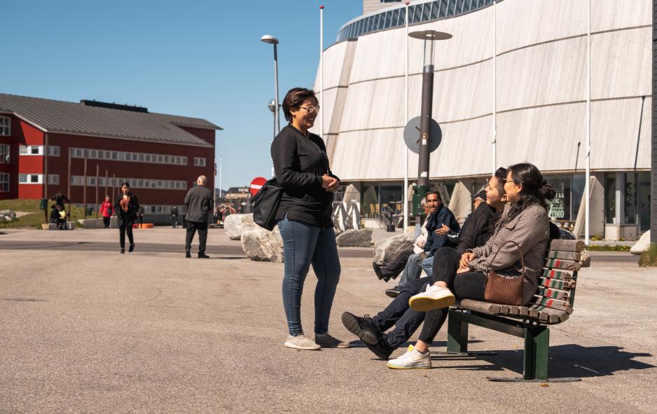 28 620 av totalt 40 369 stemmeberettigede deltok i valget til Grønlands parlament Inatsisartut 11. mars 2025. Stemmeprosenten er på 70,9 prosent – en økning på 5 prosent siden 2021-valget. (Foto: Mads Schmidt Rasmussen/norden.org) 28 620 av totalt 40 369 stemmeberettigede deltok i valget til Grønlands parlament Inatsisartut 11. mars 2025. Stemmeprosenten er på 70,9 prosent – en økning på 5 prosent siden 2021-valget. (Foto: Mads Schmidt Rasmussen/norden.org)