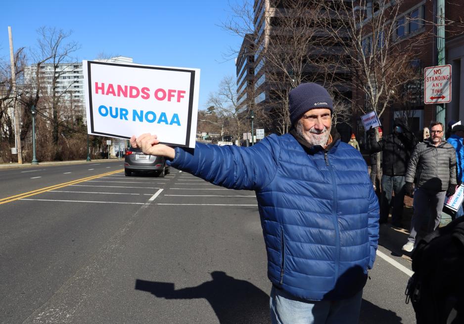 Chesapeake Climate Action Network HANDS OFF NOAA Rally at NOAA HQ in Silver Spring, Maryland, on 3 March 2025 by Elvert Barnes Protest Photography HANDS OFF NOAA Rally