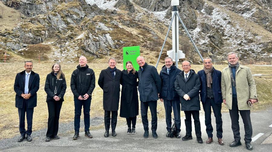Næringsminister Cecilie Myrseth og den italienske delegasjonen på besøk ved Andøya Space. (Foto: Italias industriministerium) Næringsminister Cecilie Myrseth og den italienske delegasjonen på besøk ved Andøya Space. (Foto: Italias industriministerium)