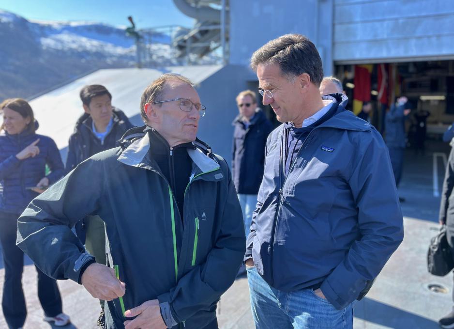 Utenriksminister Espen Barth Eide og Natos generalsekretær Mark Rutte på KV Svalbard. (Foto: Astri Edvardsen) Utenriksminister Espen Barth Eide og Natos generalsekretær Mark Rutte på KV Svalbard. (Foto: Astri Edvardsen)