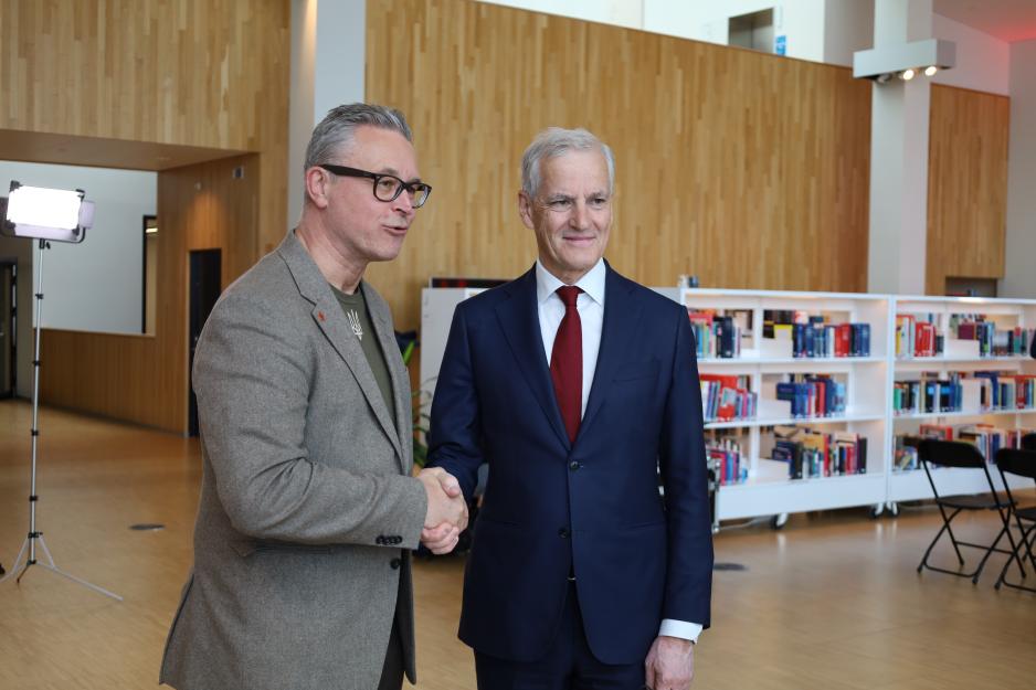 Bodø-ordfører Ingebrigtsen og statsminister Støre i Bodø