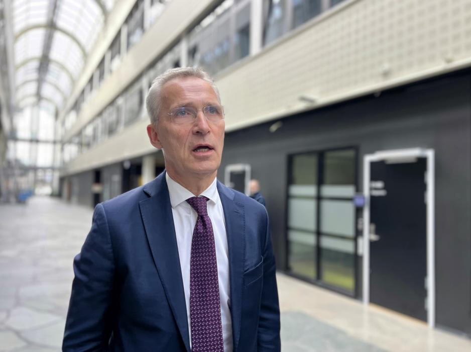 Jens Stoltenberg er tilbake i den norske politiske manesjen etter mange år som Natos generalsekretær og øverste talsperson. 8. mai gjestet han Narvik med fokus på både krigshistorie og nåtidsinnstas for sikkerhet i ei farefull tid. (Foto: Astri Edvardsen) Jens Stoltenberg er tilbake i den norske politiske manesjen etter mange år som Natos generalsekretær og øverste talsperson. 8. mai gjestet han Narvik med fokus på både krigshistorie og nåtidsinnstas for sikkerhet i ei farefull tid. (Foto: Astri Edvardsen)