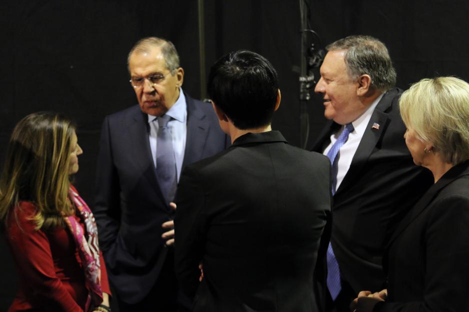 Sist samtlige arktiske utenriksministre møtte i Arktis råd var i Rovaniemi i Finland i 2019. Trumps utenriksminister, Mike Pompeo, torpederte møtet. Her sammen med den fortsatt russiske utenriksminister, Sergej Lavrov. (Foto: Arne O. Holm) Pompeo Lavrov