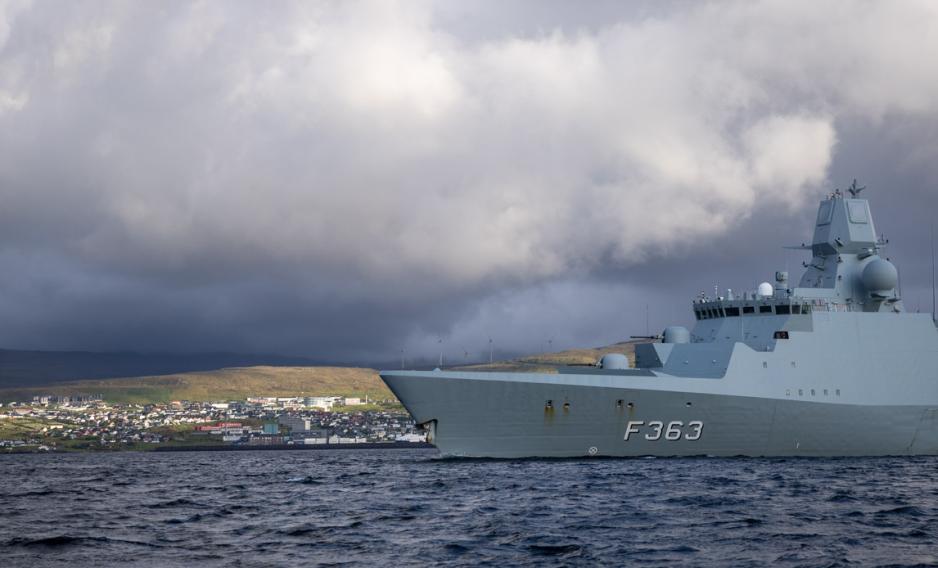 Den danske fregatten HDMS Niels Juul passerte torsdag Færøyene på vei til Grønland. (Foto: Simon Elbeck/Danmarks forsvar) Den danske fregatten HDMS Niels Juul passerte torsdag Færøyene på vei til Grønland. (Foto: Simon Elbeck/Danmarks forsvar)