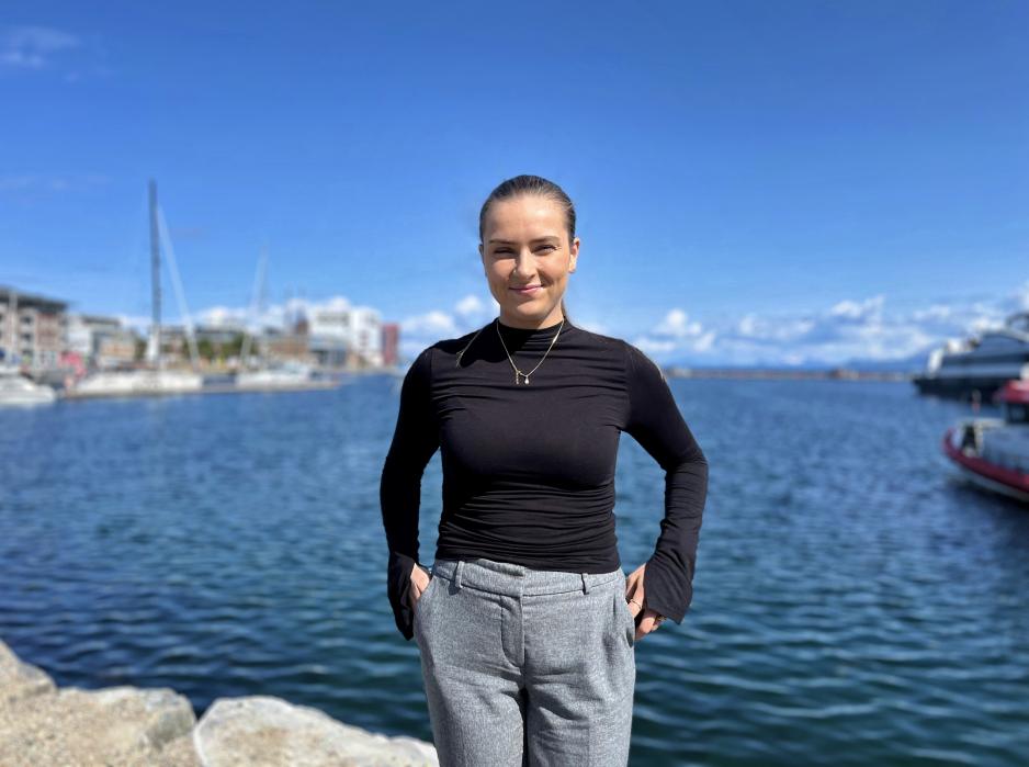 Aili Kristine Kalak Eira, jusstudent ved UiT fra Karasjok og hovedrolleinnehaver i NRK-serien «Vi lover et helvete». (Foto: Astri Edvardsen) Aili Kristine Kalak Eira, jusstudent ved UiT fra Karasjok og hovedrolleinnehaver i NRK-serien «Vi lover et helvete». (Foto: Astri Edvardsen)