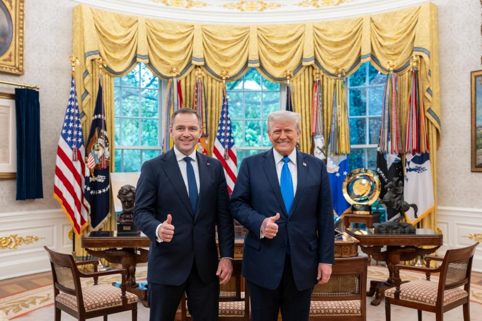 President Donald Trump (right) meets with and poses for a photo with Polish presidential candidate Karol Nawrocki in the Oval Office, Thursday, May 1, 2025. (Official White House Photo by Joyce N. Donald Trump and Karol Nawrocki.