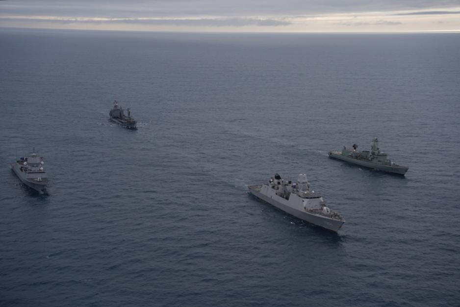 Under ledelsen til Natos maritime kommando (MARCOM) sørger nå fregatter fra Nederland, Norge og Portugal, ledsaget av et tankskip fra Tyskland, for økt alliert nærvær i nordlige farvann. De utfører ulike aktiviteter for å opprettholde trygge sjøruter, opparbeide operativ erfaring og avskrekke potensielle destabiliserende aktiviteter. (Foto: Nato) Under ledelsen til Natos maritime kommando (MARCOM) sørger nå fregatter fra Nederland, Norge og Portugal, ledsaget av et tankskip fra Tyskland, for økt alliert nærvær i nordlige farvann. De utfører ulike aktiviteter for å opprettholde trygge sjøruter, opparbeide operativ erfaring og avskrekke potensielle destabiliserende aktiviteter. (Foto: Nato)
