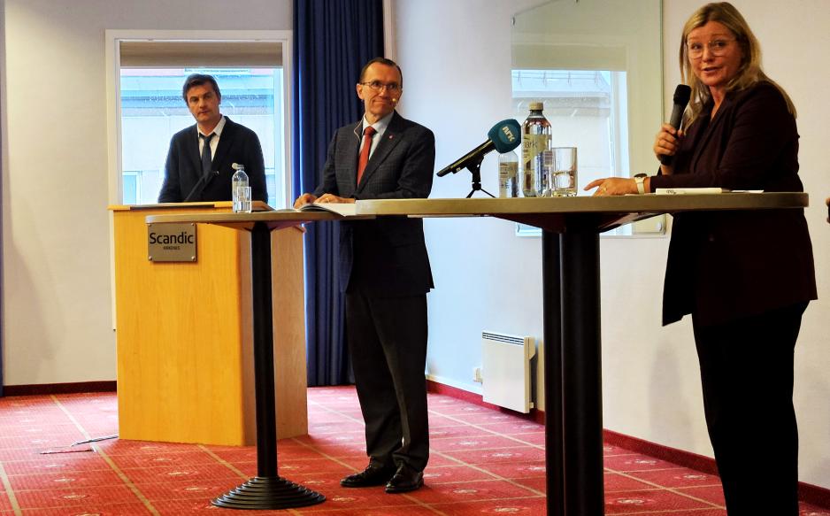 Utenriksminister Espen Barth Eide og kommunal- og distriktsminister Kjersti Stenseng under onsdagens fremleggelse av regjeringens nordområdestrategi i Kirkenes. (Foto: Arne O. Holm) Barth Eide. Nordområdestrategi