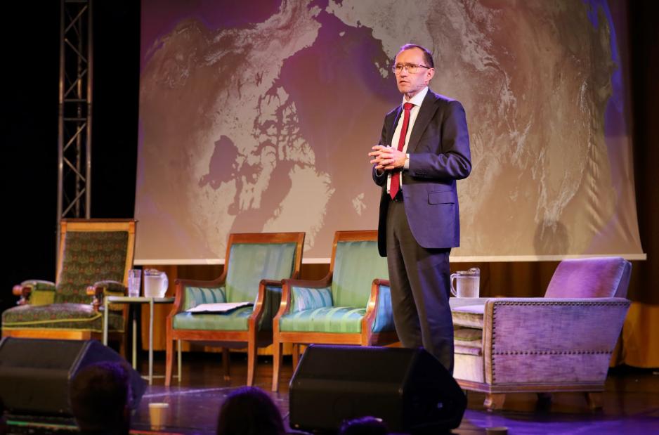 Utenriksminister Espen Barth Eide er opptatt av at Arktisk råd fortsatt eksisterer og samler alle de åtte arktiske landene. (Foto: Astri Edvardsen) Utenriksminister Espen Barth Eide er opptatt av at Arktisk råd fortsatt eksisterer og samler alle de åtte arktiske landene. (Foto: Astri Edvardsen)