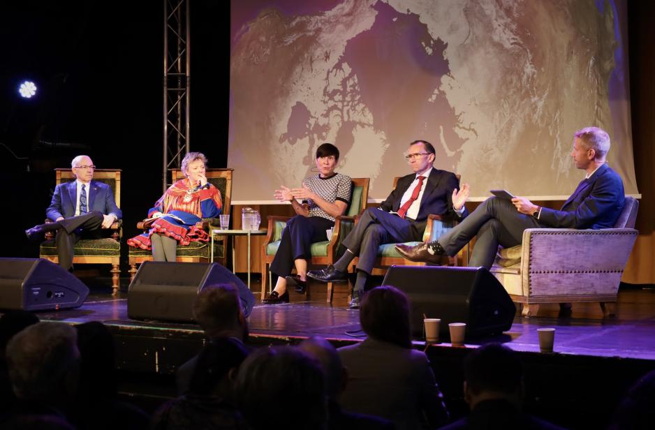 Russland er ikke til å stole på, heller ikke når det gjelder samarbeidet i Arktisk råd, mener Ine Eriksen Søreide (H), leder for Stortingets utenriks- og forsvarskomité. Her i en panelsamtale på Arktisk sikkerhetskonferanse i Oslo med blant andre utenriksminister Espen Barth Eide. (Foto: Astri Edvardsen) Russland er ikke til å stole på, heller ikke når det gjelder samarbeidet i Arktisk råd, mener Ine Eriksen Søreide (H), leder for Stortingets utenriks- og forsvarskomité. Her i en panelsamtale på Arktisk sikkerhetskonferanse i Oslo med blant andre utenriksminister Espen Barth Eide. (Foto: Astri Edvardsen)