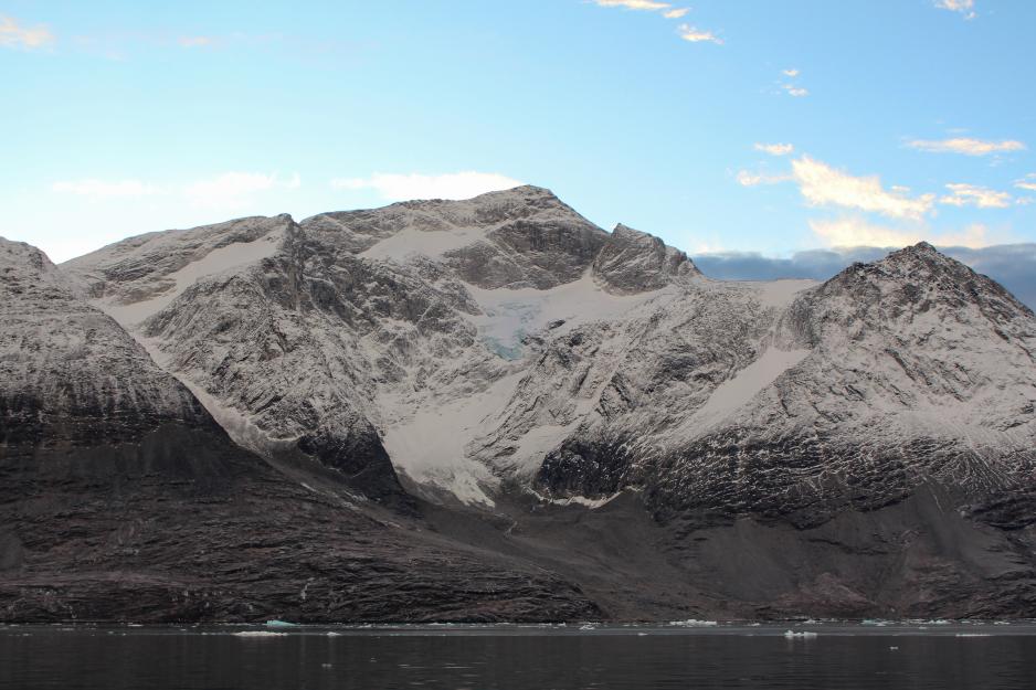 Fjell og is i Nuuk-fjorden