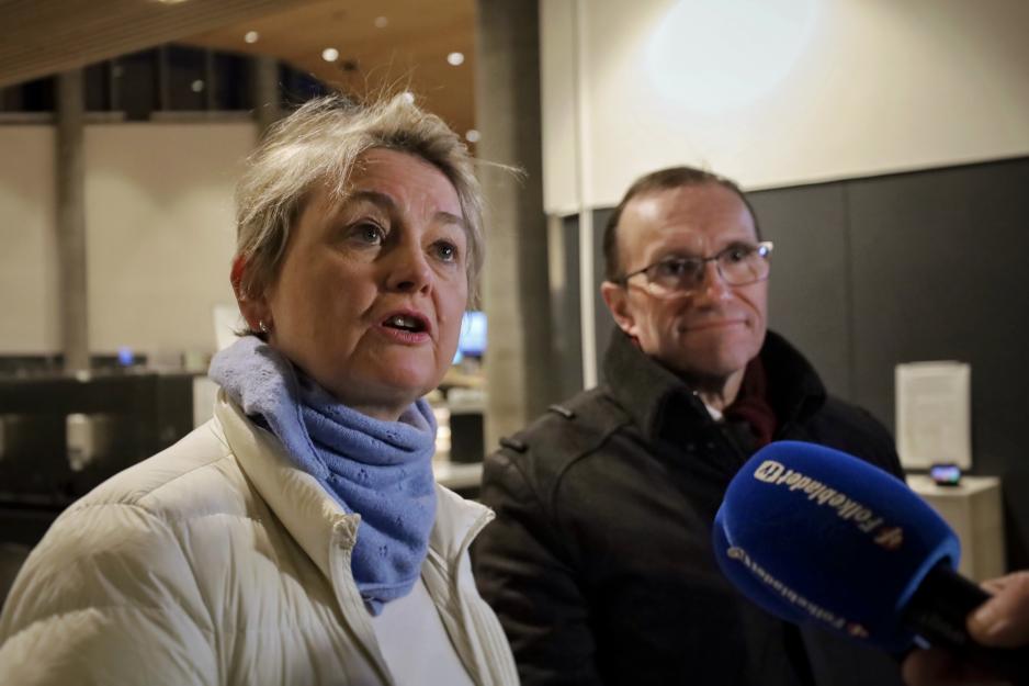 Torsdag besøkte Storbritannias utenriksminister Yvette Cooper (Labour) og Norges utenriksminister Espen Barth Eide (Ap) britiske og norske styrker på Bardufoss i indre Troms. De gjennomførte også bilaterale drøftinger. Her møter de norsk presse. (Foto: Astri Edvardsen)