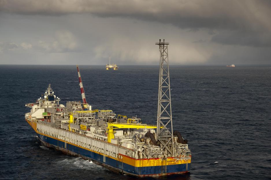 Produksjonsskipet Åsgard A på Haltenbanken skal om få år produsere olje også fra Trestakkfeltet. (Foto: Øyvind Hagen/Statoil)