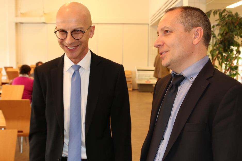 Russlands ambassadør til Norge, Vyacheslav Pavlovskiy, på besøk ved Nordområdesenteret, Universitetet i Nordland (UiN). Her fotografert sammen med UiN-professor Anatoli Bourmistrov. (Foto: Hege Eilertsen)
