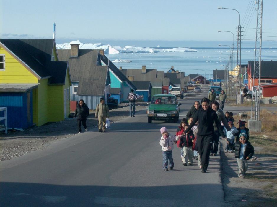 Children in Greenland with parent walking in the street in Ilulissat barn og voksne, Ilusissat, Grønland