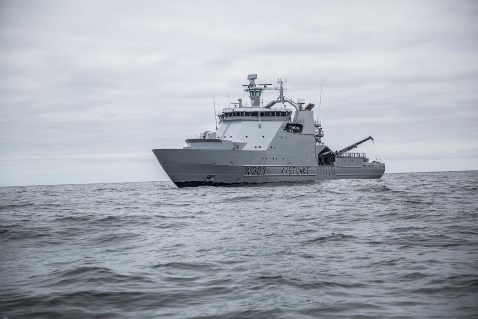 KV Svalbard last January arrested the Latvian vessel “Senator” for illegally catching snow crab in the protected zone near Svalbard. (Photo: Olav Standal Tangen/Norwegian Armed Forces)