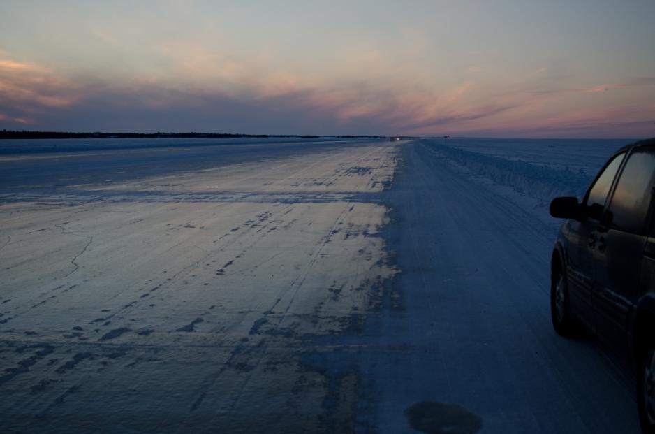 This section of the ice road connects Yellowknife to the small community of Dettah, Northwest Territories, Canada. (Photo: Chris Fournier/flickr).