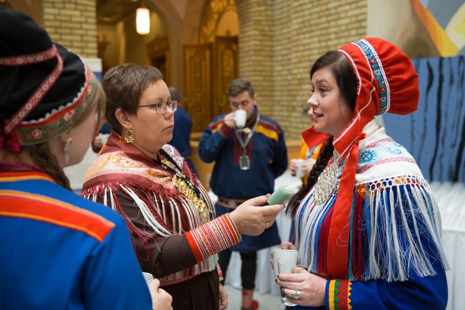 Christina Henriksen interviewed during plenary assembly at Stortinget 2015 (flickr/Sámediggi Sametinget/Stortinget)