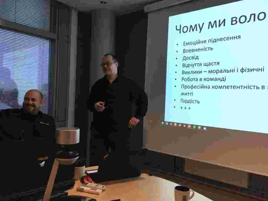 Members of the Ukrainian delegation talking about the motivations for and benefits from participating in the Search and Rescue services. (Photo: Bent-Ove Jamtli/HRS)