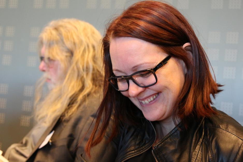 Redaktør Arne O. Holm og journalist Hege Eilertsen på Arctic Business. (Foto: Linda Storholm)