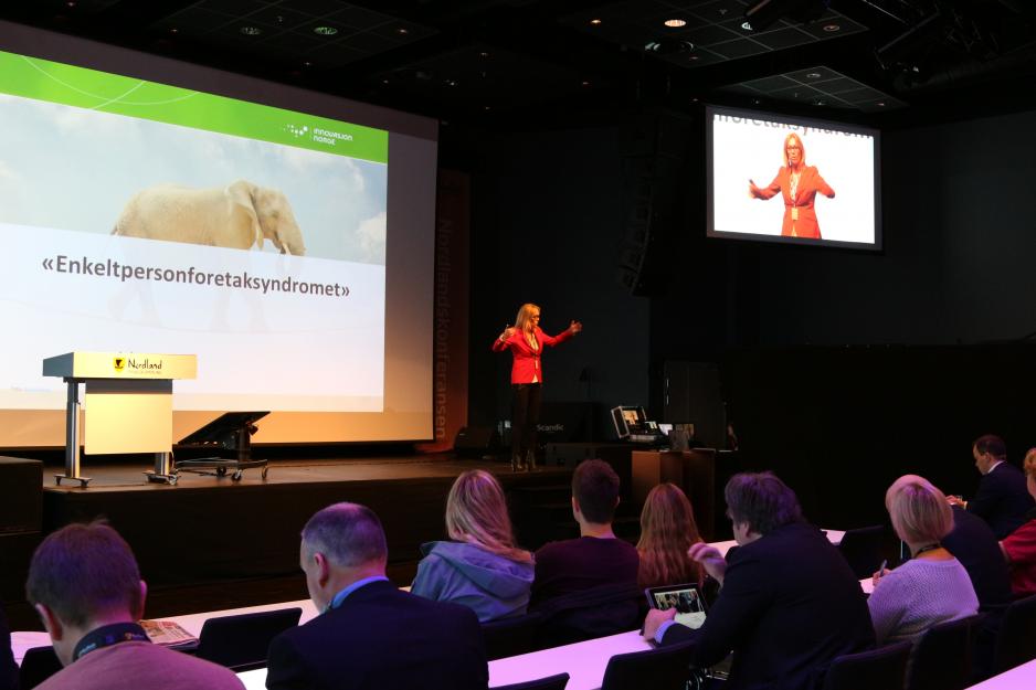 Anita Krohn Traaseth var definitivt den største kjendisen på Nordlandskonferansen, og hun brukte taletiden godt. (Foto: Linda Storholm)
