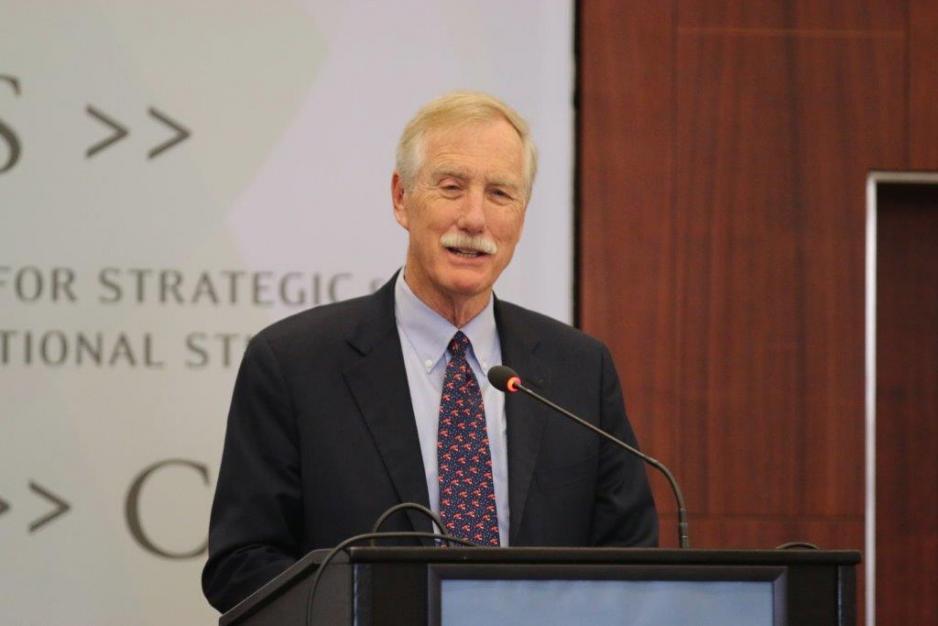Maine-senator Angus King maser også på Obama om penger til ny isbryter. (Foto: Center for Strategic and International Studies)