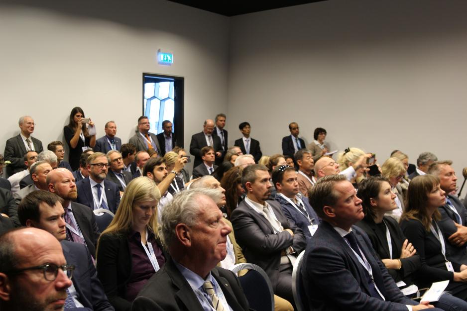 Det var ikke sitteplasser til alle som ønsket å høre hva ekspertene mener om NSRs innvirkning på den globale handelen. (Foto: Linda Storholm)