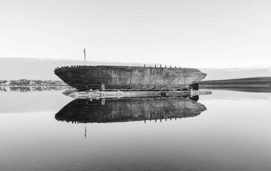Nå skal polarskuta ligge i Aasiaat på Grønland før den videre ferden tilbake til Norge. (Foto: Jan Wanggaard/MRH).
