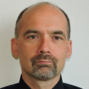 Michael Rosing hvder at posisjonen opptrer udemokratisk når det størte opposisjonspartiet ikke lenger skal ha nestledervervet i den grønlandske forfatningskommisjonen. (Foto: Demokraatit).
