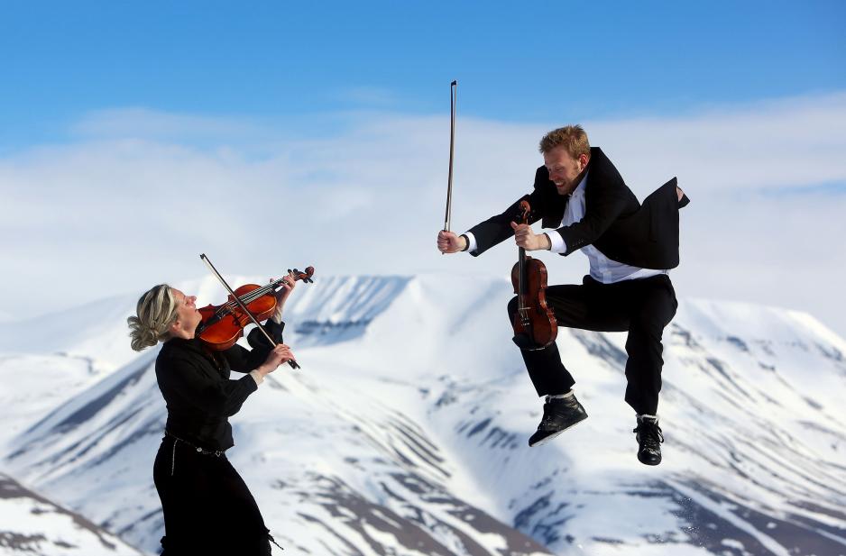 NOSO, Nordnorsk Opera og symfoniorkester på konsert, fotoshoot og videoinnspilling på Svalbard. (Foto: Yngve Olsen Sæbbe)
