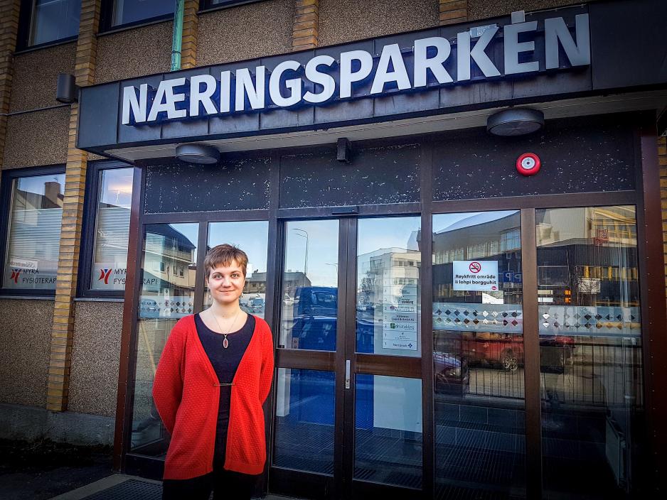 Oda Camilla Rykkje (28) skal videreutvikle næringslivet i Sør-Varanger i et to årig prosjekt i samarbeid med Kirkenes Næringshage og Tivoli North, og er finansiert av Sør-Varanger Utvikling og Finnmark Fylkeskommune. (Foto: Designregion Barents)