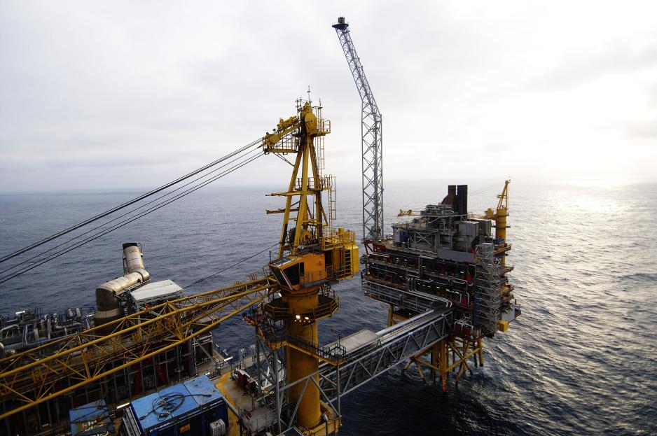 - Statens satsing på olje- og gassvirksomheten investerte på Vestlandet da oljealderen startet var den største subsidiering av en landsdel vi noensinne har hatt, men det har hele nasjonen nytt godt av, sier Torgeir Knag Fylkesnes. (Foto av Oseberg feltsenter: Tom Haga, Norsk olje og gass).