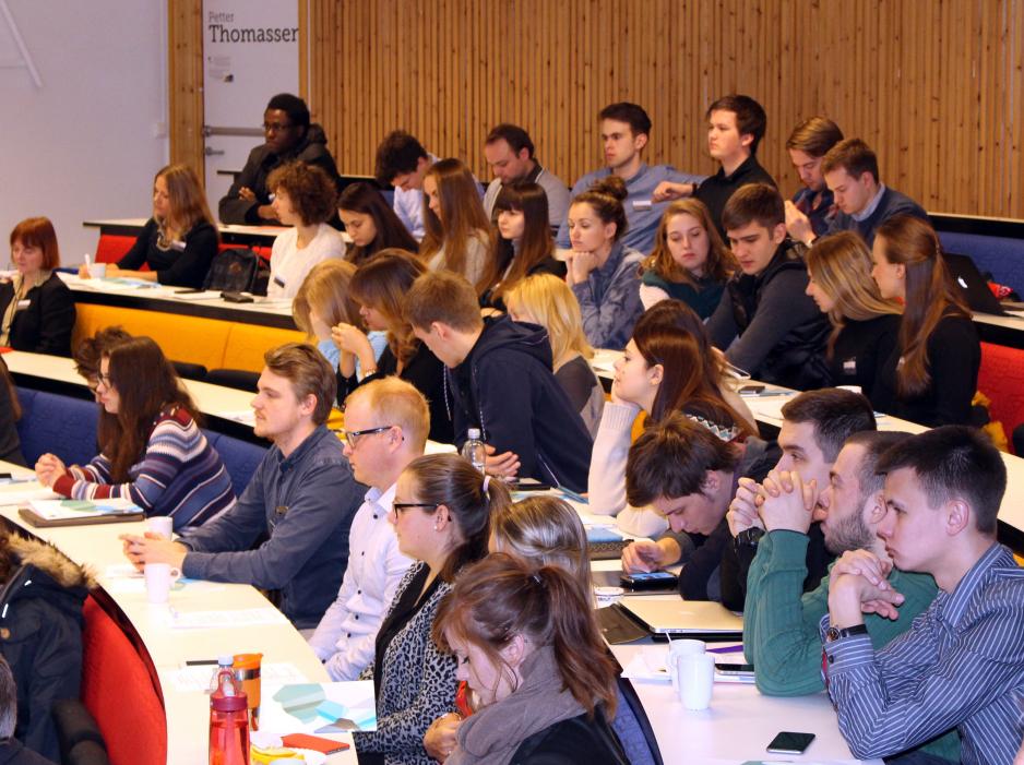 Dette fotoet er tatt i forbindelse med et av de tidligere seminarene Nordområdesenteret står bak, i forbindelse med den årlige High North Dialogue-konferansen. (Foto: Hege Eilertsen)