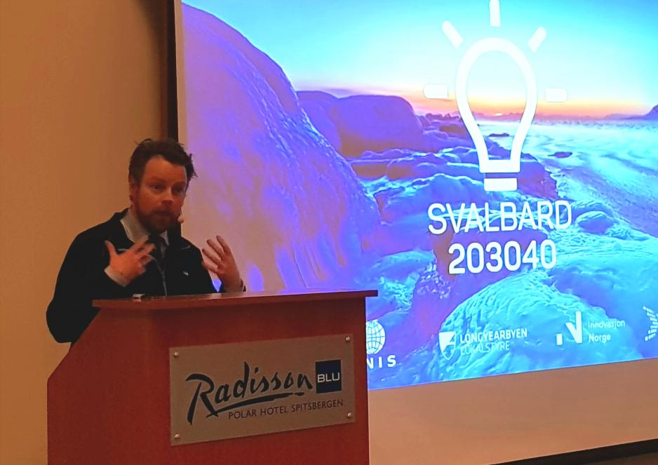 Siste planlegger så langt: Torbjørn Røe Isaksen var i Longyearbyen tirsdag og ba om innspill til en nærings- og innovasjonsstrategi. (Foto: Arne O. Holm).