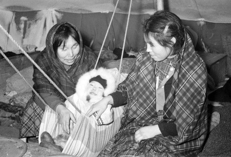 Bewusteloos Heel boos erven Indigenous Communities 'Reclaim History' in Images of Canada's Arctic