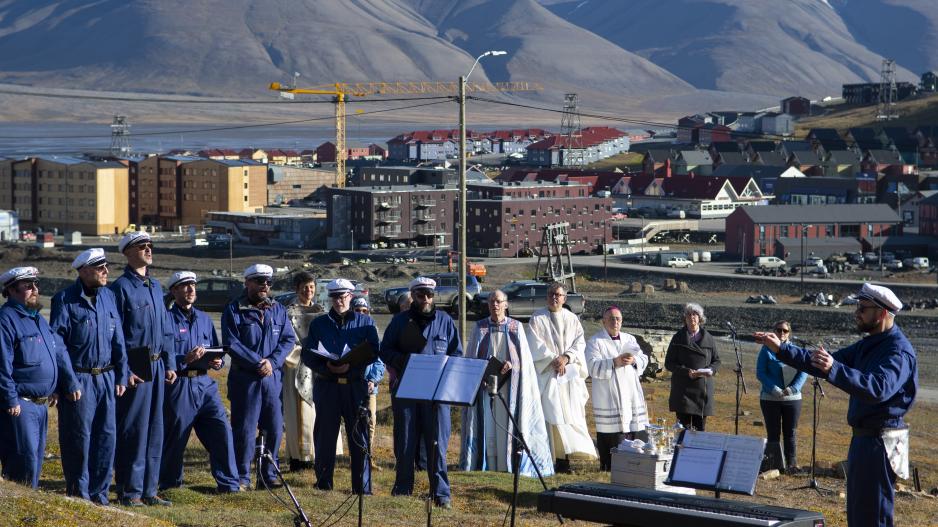 Store Norske Mandskor song under Svalbard kirkes jubileumsgudstjeneste.