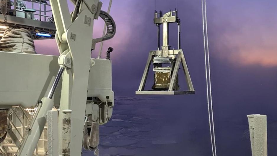 Med dette utstyret kan man kan kartlegge dyrelivet i havbunnsedimentene. Apparatet blir heiset ned til havbunnen, og tilbake tar den med seg en prøve på 50x50x50 centimeter. Dette er nyttig både for biologene og geologene. Norce tar litt av det øverste laget for å se etter sediment-DNA. UiT Norges arktiske universitet tar to utsnitt for å undersøke sedimentlagene, og Akvaplan-niva siler, sorterer og teller dyrene som er i prøven. boxcorer GoNorth